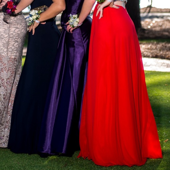 Red prom dress - Picture 7 of 8